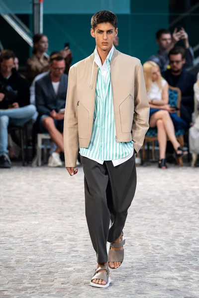 Look 9